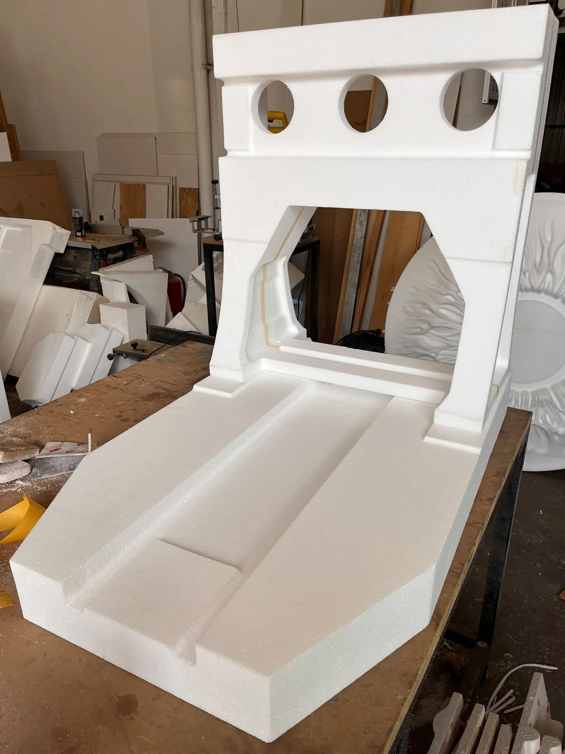 Schaumstoffmodell von Maschinenbett und Ständer.